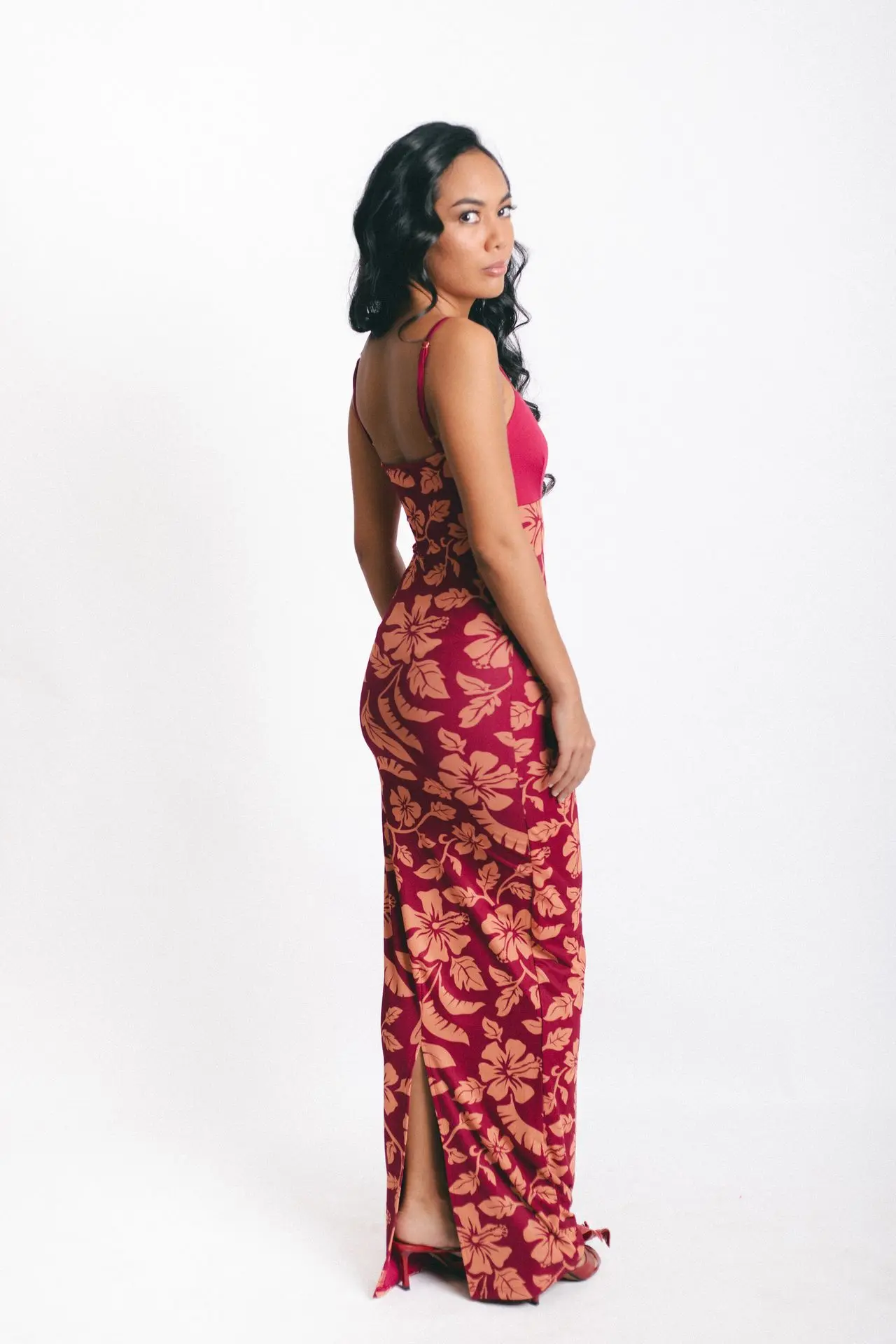 aimata-tahiti-summer-wardrobe-2025-long-island-dress-wine-4.webp
