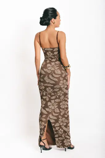aimata-tahiti-summer-wardrobe-2025-long-island-dress-brown-3.webp