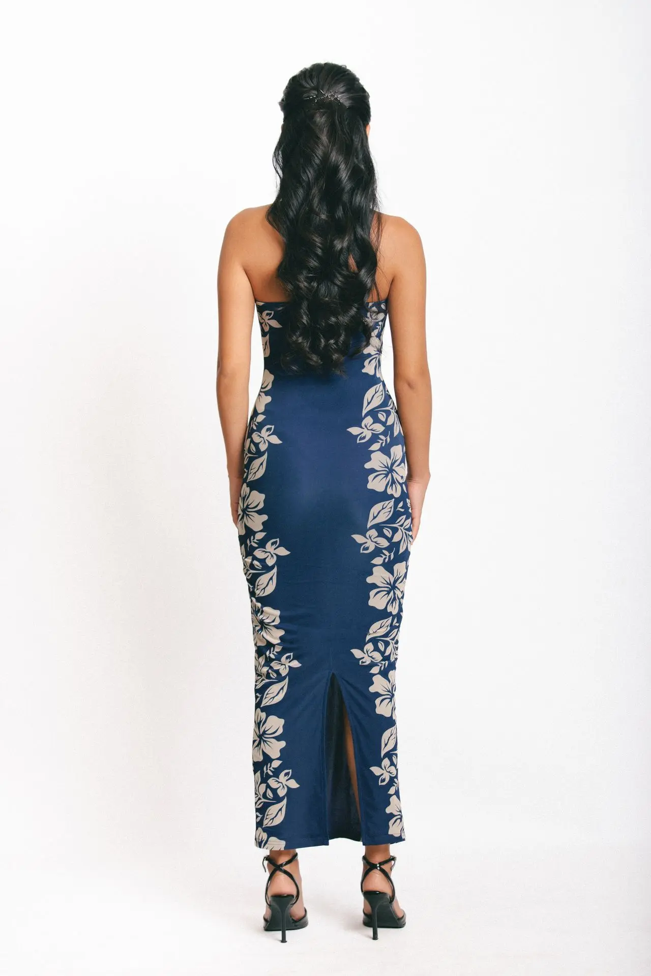 aimata-tahiti-summer-wardrobe-2025-long-lei-dress-navy-blue-1.webp