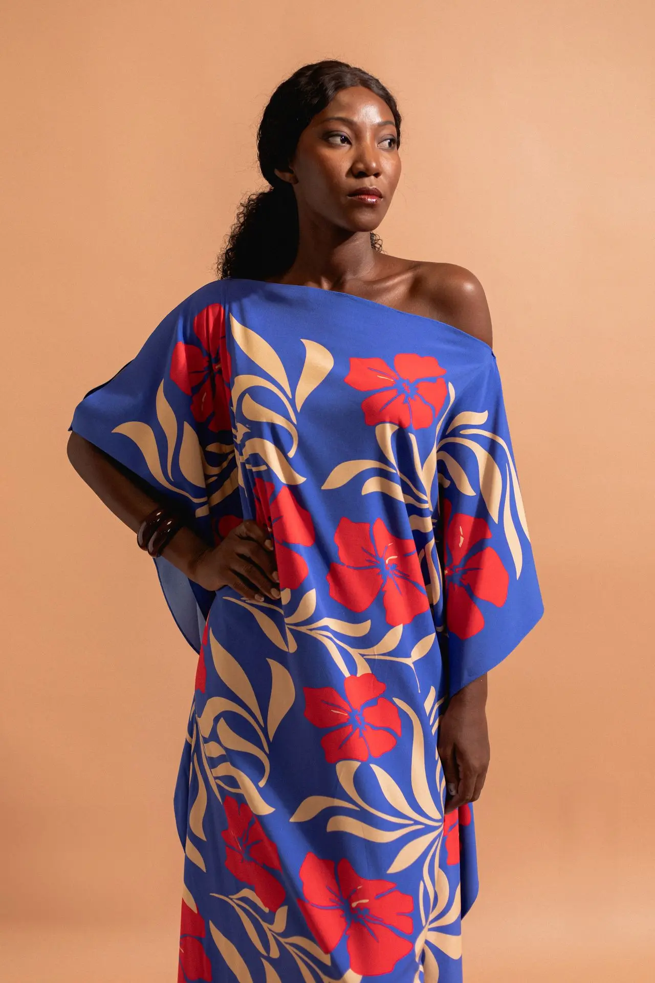 aimata-tahiti-collection-the-tribe-long-terehe-dress-blue-newsite-2.webp