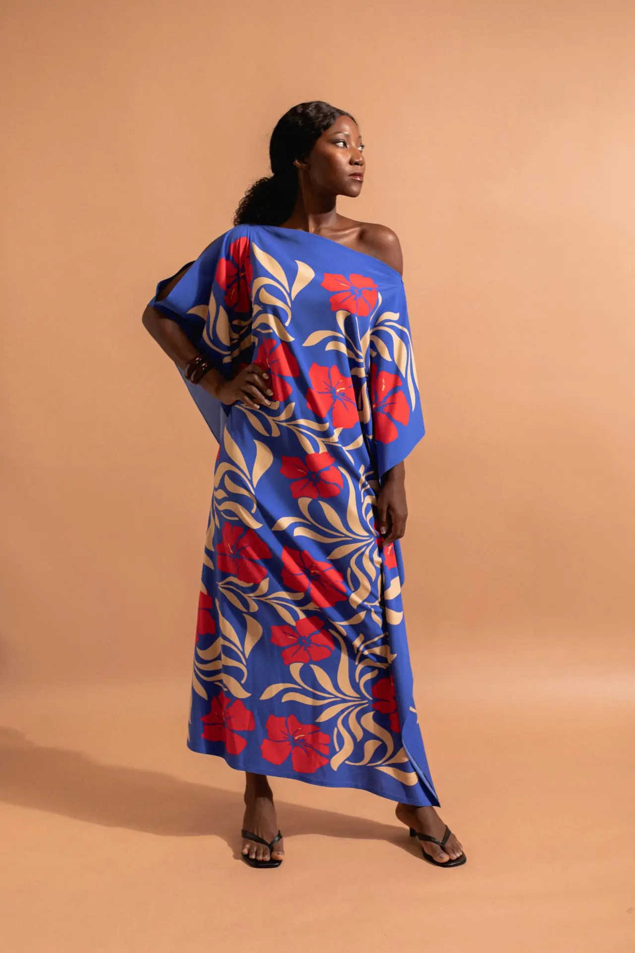 aimata-tahiti-collection-the-tribe-long-terehe-dress-blue-newsite-3.webp