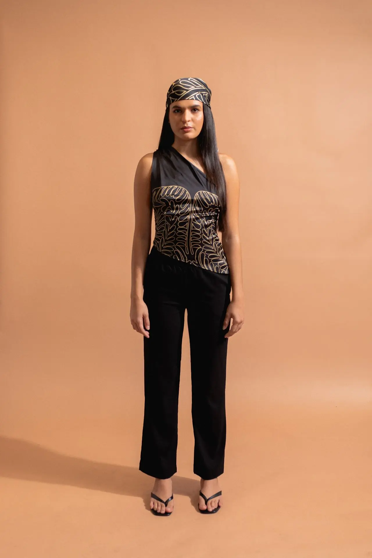 aimata-tahiti-collection-the-tribe-marama-top-black-newsite-1.webp