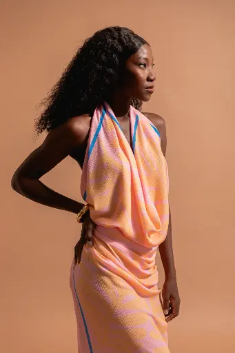 aimata-tahiti-collection-the-tribe-long-pareu-remu-pink-newsite-3.webp