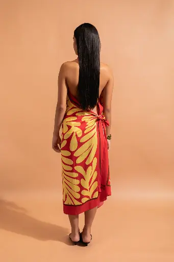 aimata-tahiti-collection-the-tribe-long-pareu-remu-red-newsite-2.webp