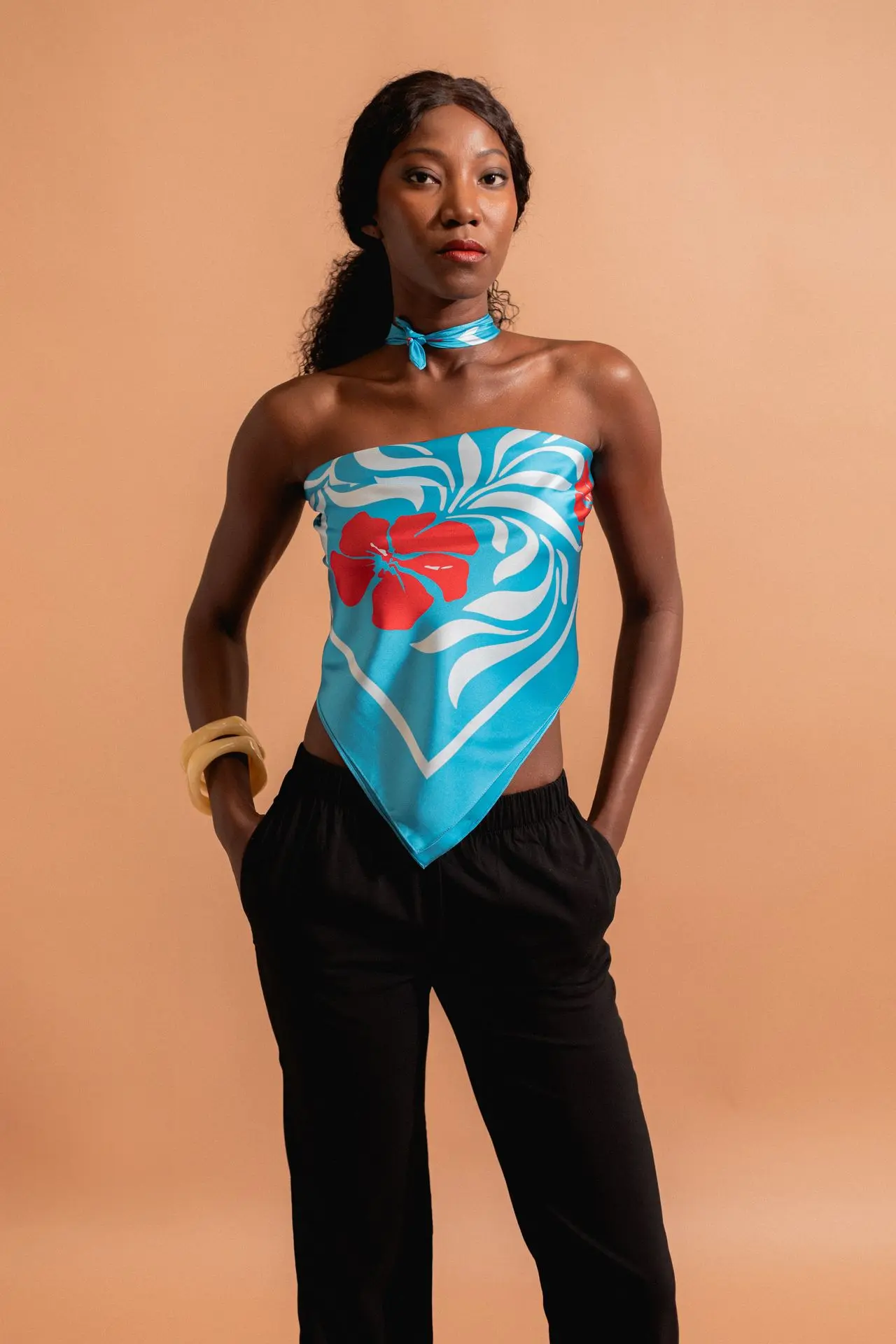 aimata-tahiti-collection-the-tribe-bandana-remu-blue-newsite-1.webp
