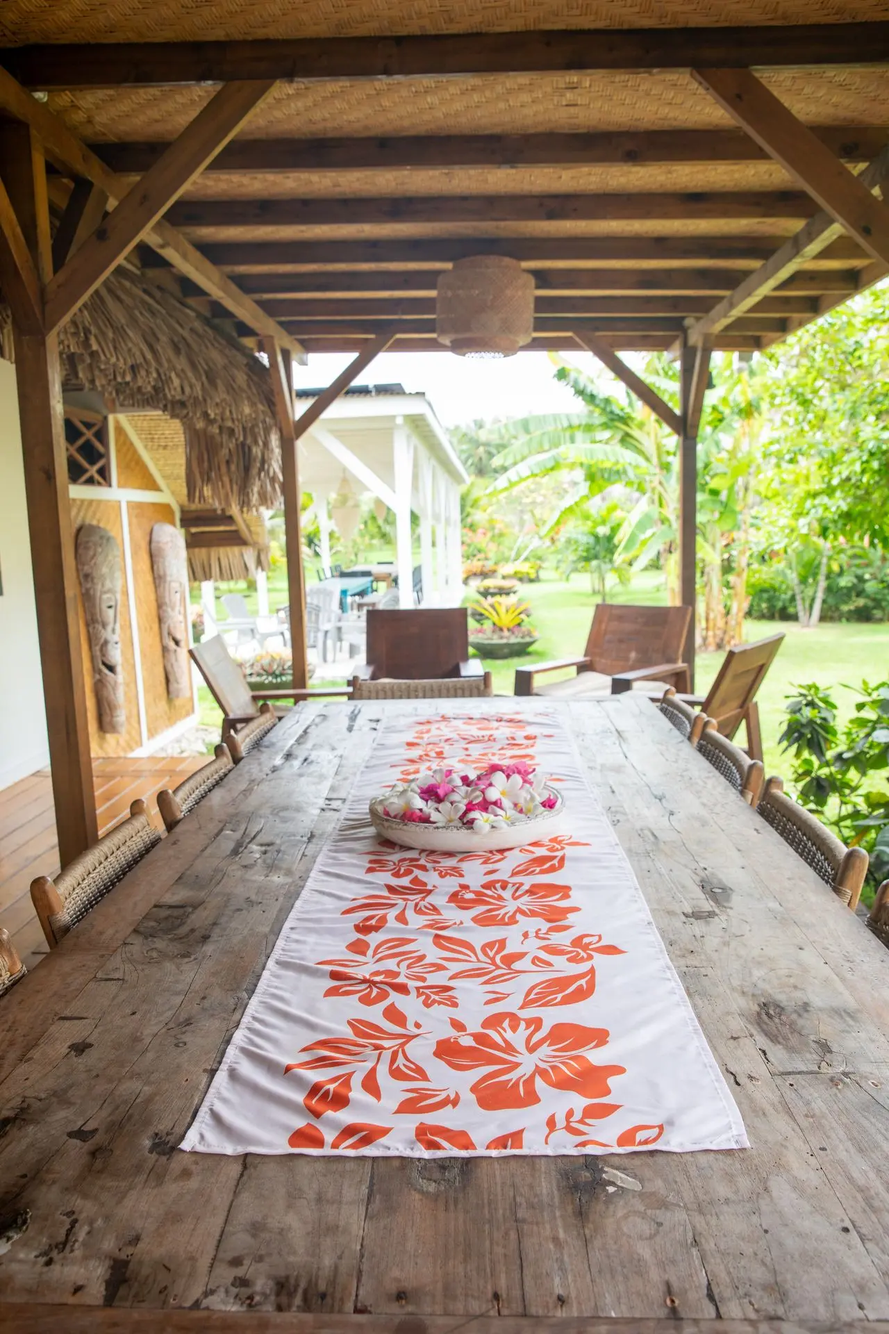 aimata-tahiti-collection-2026-runners-lei-orange-table-4.webp