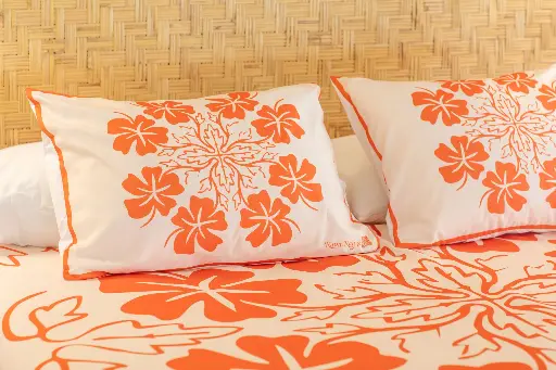 aimata-tahiti-collection-2026-bedsets-aute-orange-pillow.webp
