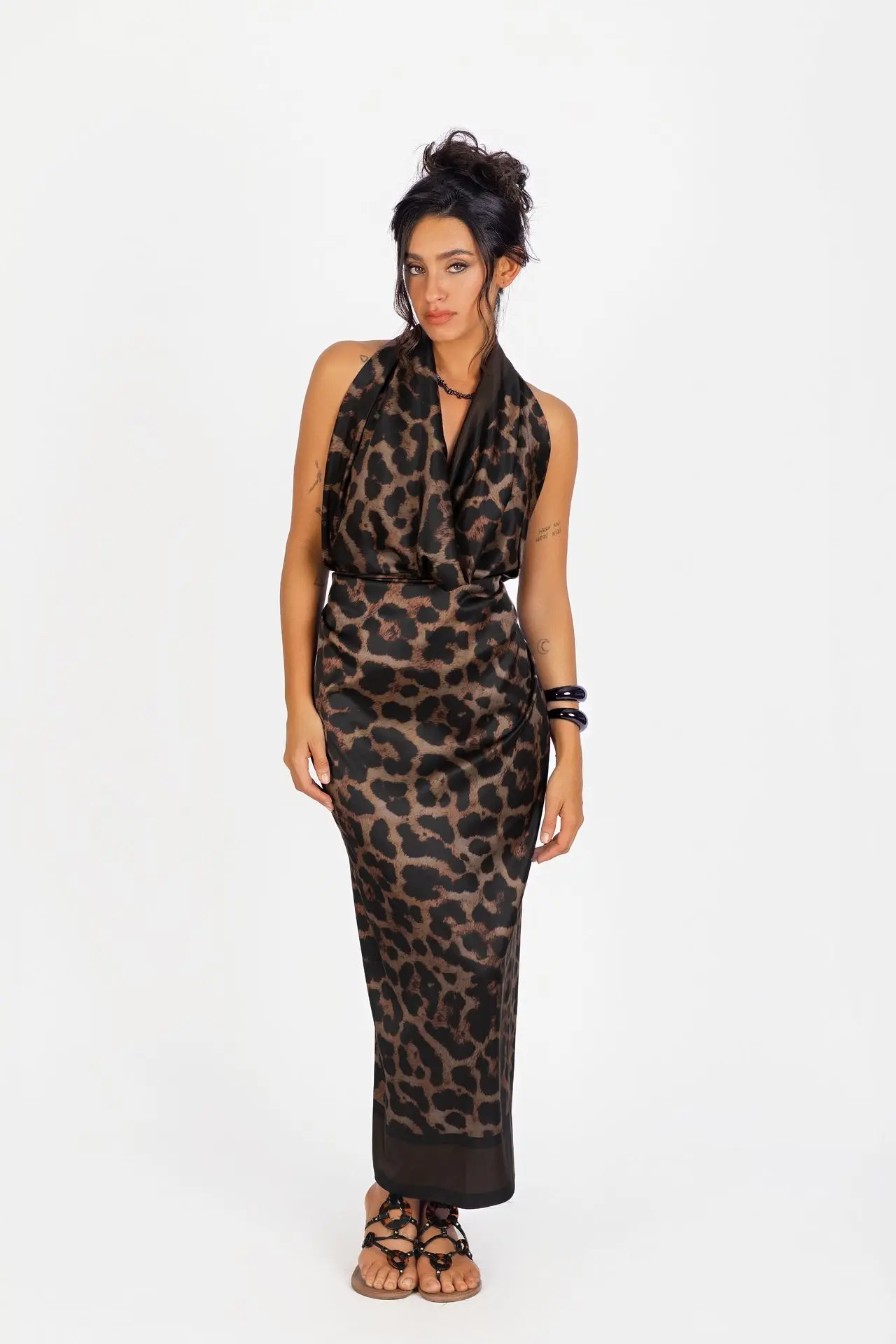 aimata-tahiti-collection-11-long-pareo-cheetah-4.webp