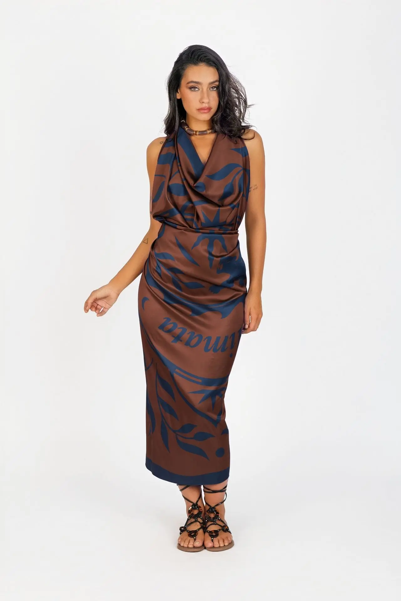 aimata-tahiti-collection-11-long-pareo-aimata-brown-5.webp