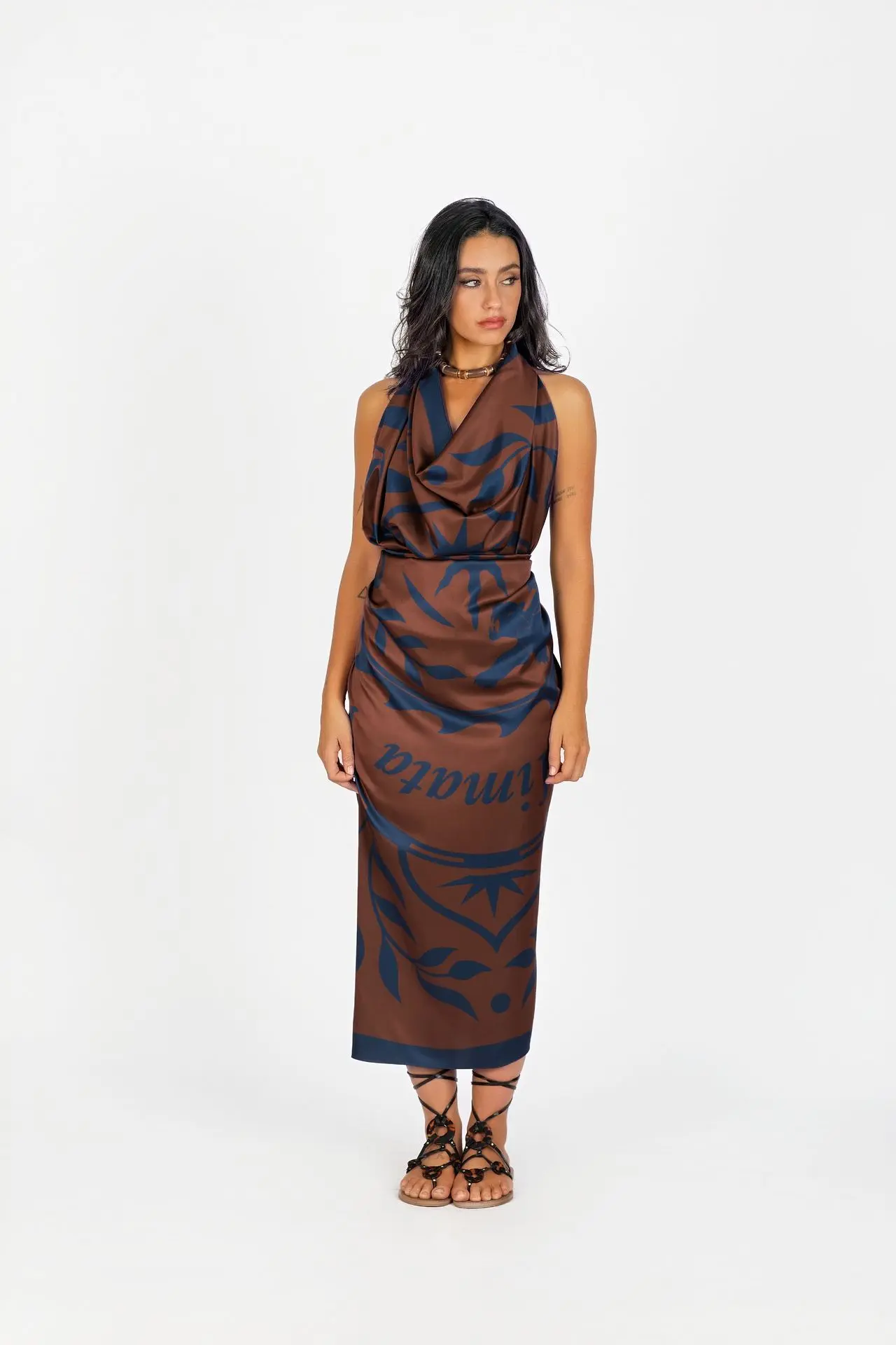 aimata-tahiti-collection-11-long-pareo-aimata-brown-6.webp