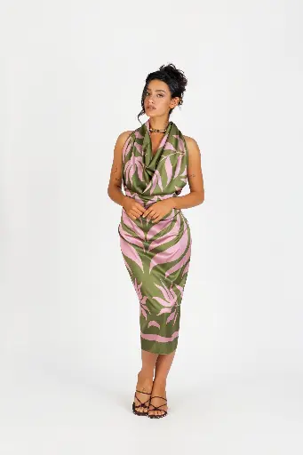aimata-tahiti-collection-11-long-pareo-apetahi-green-and-pink-2.webp
