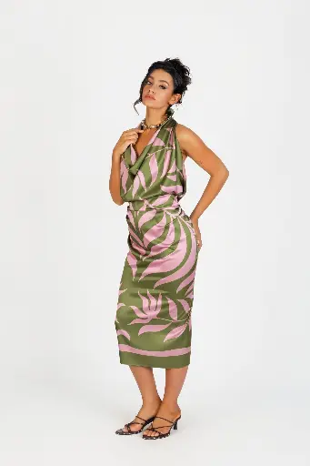 aimata-tahiti-collection-11-long-pareo-apetahi-green-and-pink-6.webp