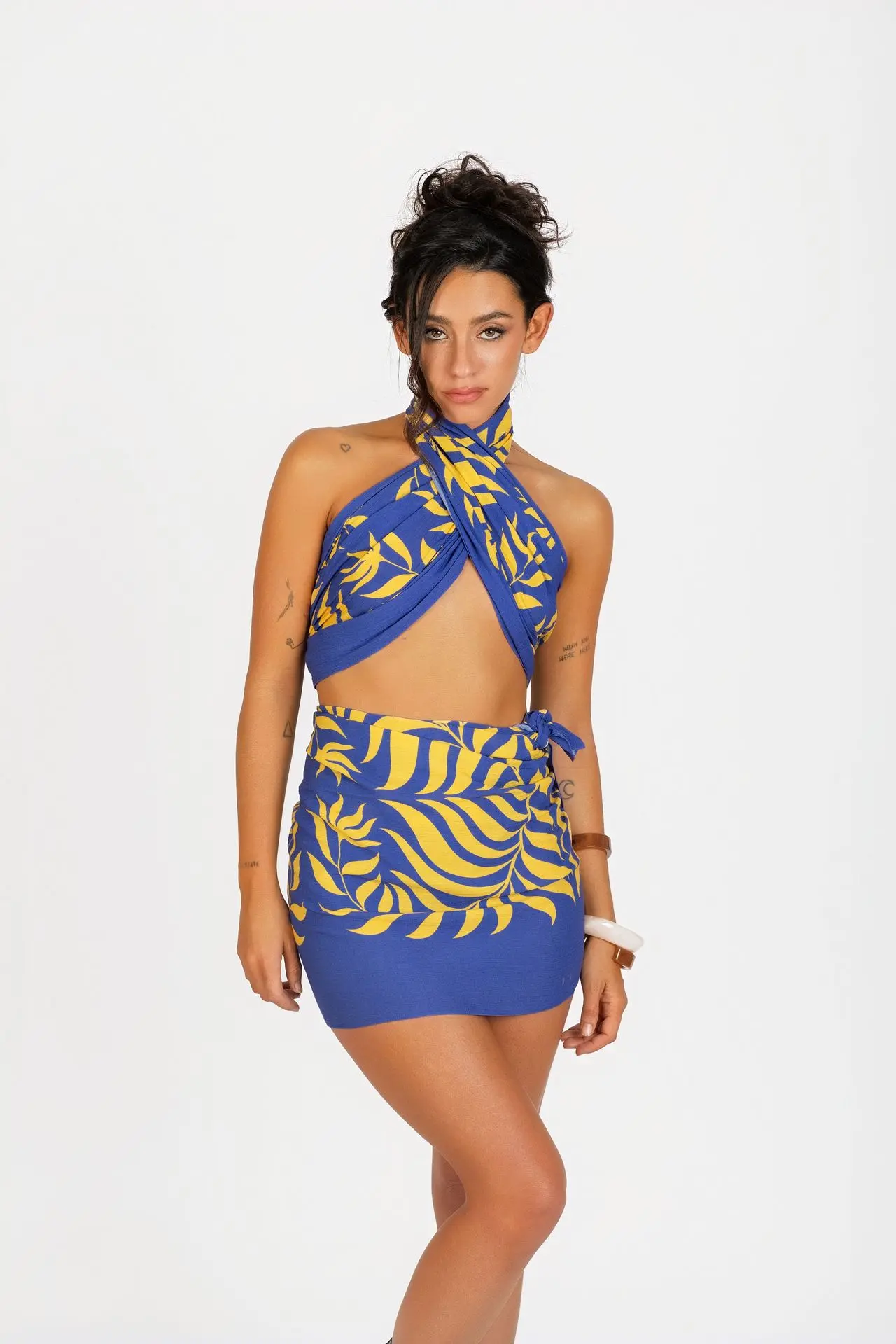 aimata-tahiti-short-pareo-apetahi-blue-4.webp