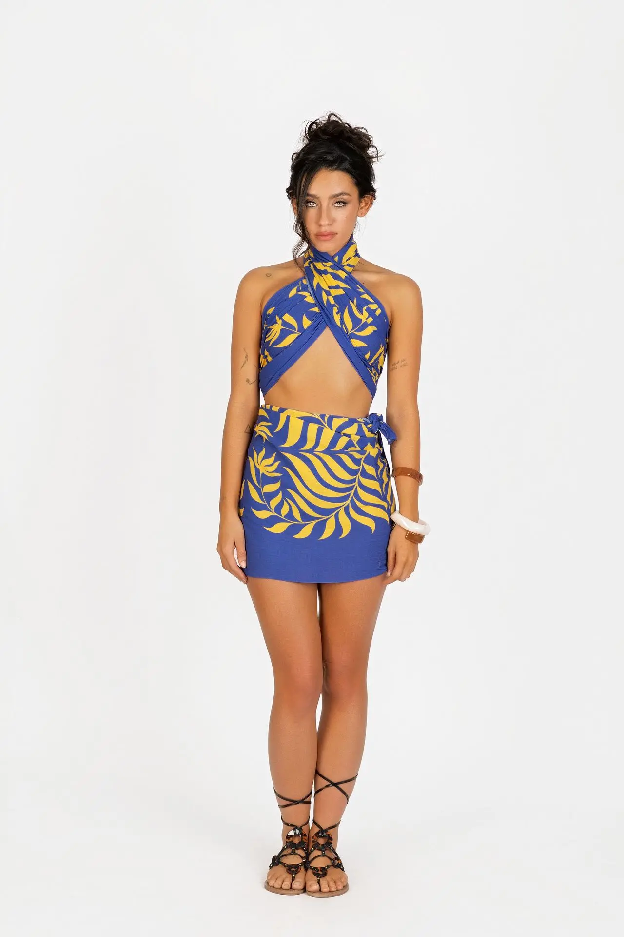 aimata-tahiti-short-pareo-apetahi-blue-5.webp