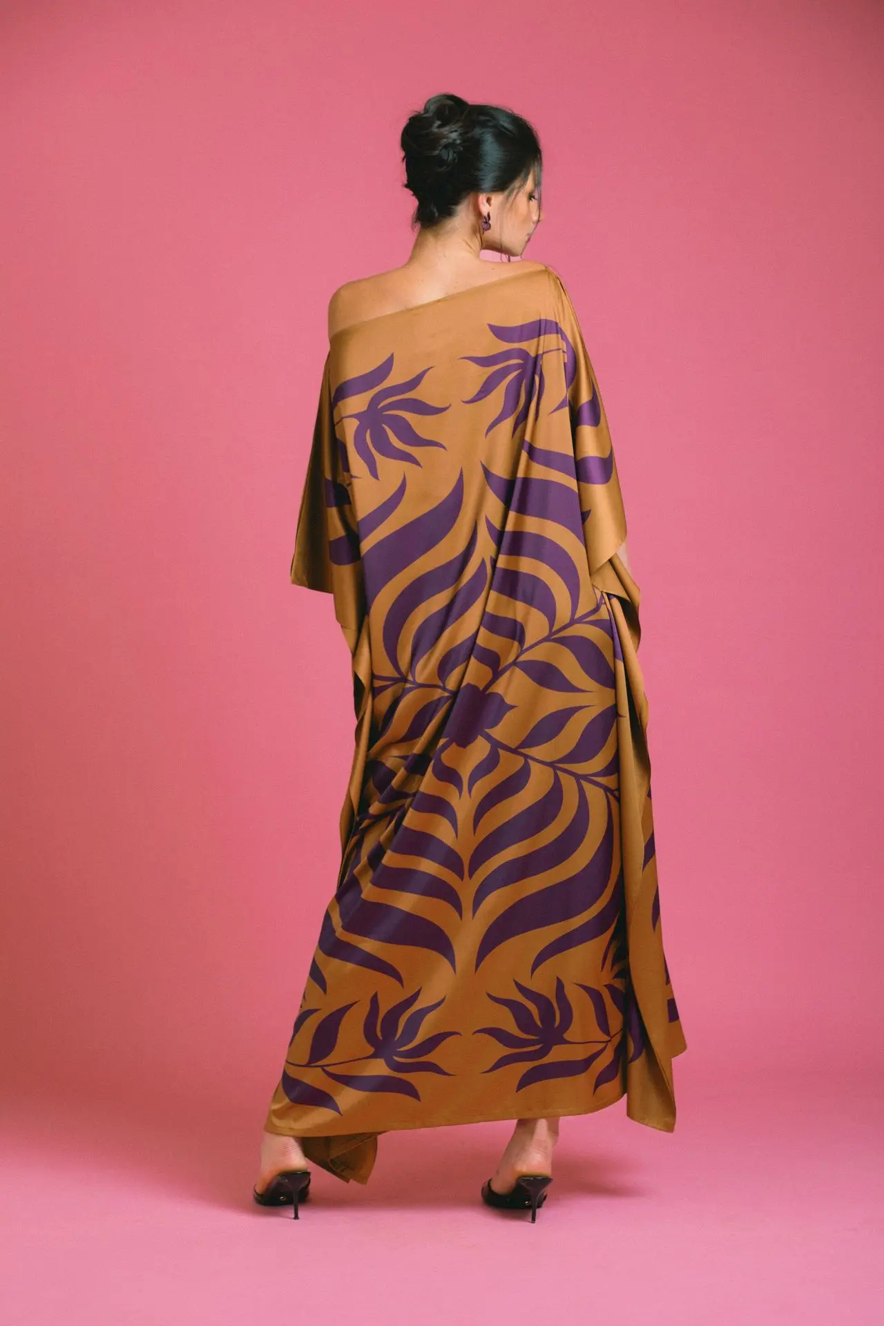 aimata-tahiti-summer-wardrobe-2026-long-dress-terehe-ocre-back.webp