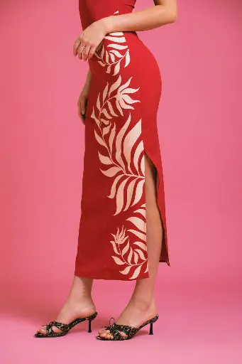 aimata-tahiti-summer-wardrobe-2026-long-dress-teumere-red-detail.webp