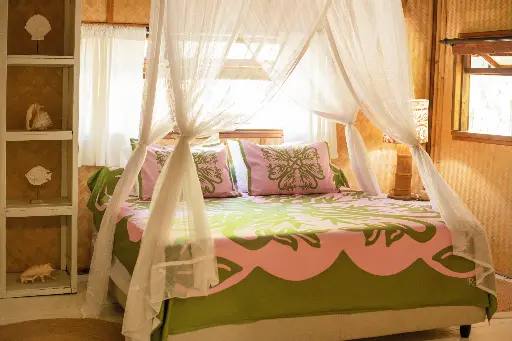 aimata-tahiti-collection-bedset-2026-opuhi-pink-green-3.webp