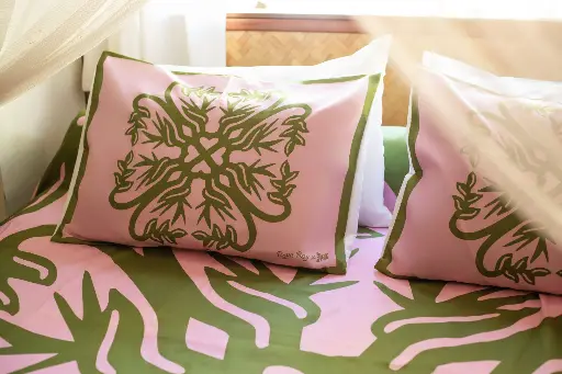 aimata-tahiti-collection-bedset-2026-opuhi-pink-green-2.webp