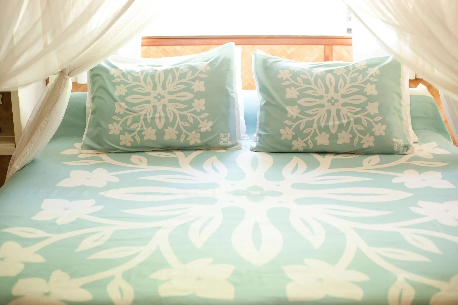 aimata-tahiti-collection-bedset-2026-tiare-blue-3.webp