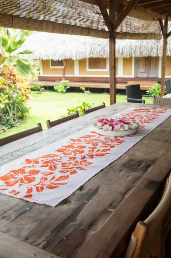 Runner Lei Orange